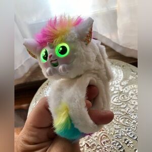 Little Live Pets Wrapples Una White Furry Slap Bracelet Animal Sound & Light Toy